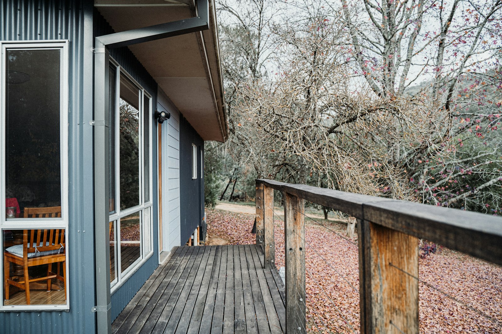Backyard deck with railing in Mt. Juliet, TN