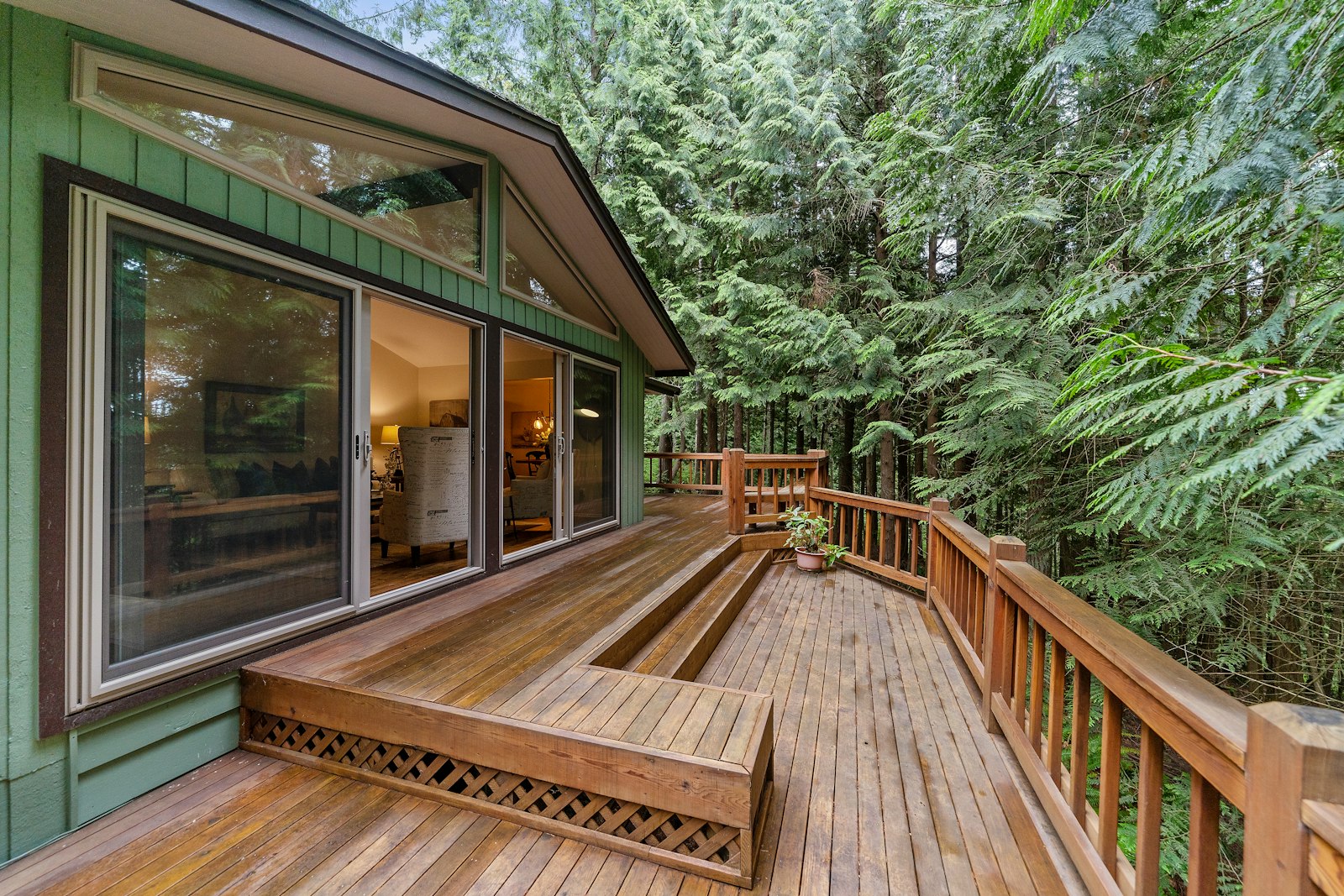 Custom backyard deck in Brentwood, TN